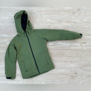 Boys 686 ski and snowboard jacket, waterproof and breathable!